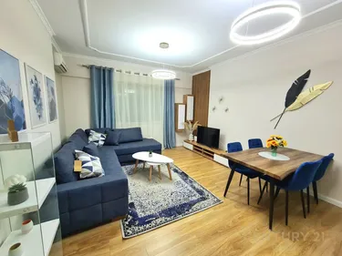 Foto e Apartment me qera Komuna e Parisit, Qendra Kristal Center, Tiranë