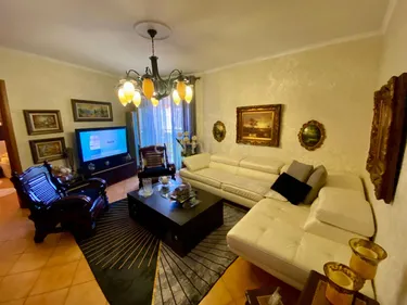 Fotografie Byt k pronájmu Stadiumi Qemal Stafa, Tiranë