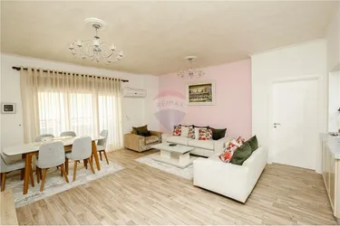 Foto e Apartment në shitje Rruga Barrikadave, Qendër, Tiranë