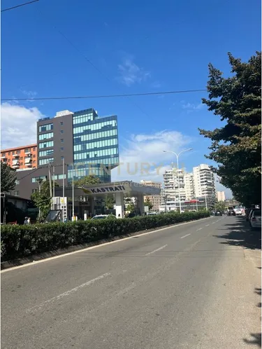 Foto e Ambient biznesi në shitje Rruga Muhamet Gjollesha, Zogu i Zi, Tiranë