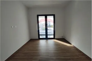Foto e Ambient biznesi me qera 21 dhjetori, Tiranë