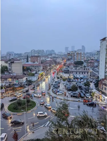 Foto e Ambient biznesi me qera prane Postes Shqiptare, Komuna Parisit, Tiranë