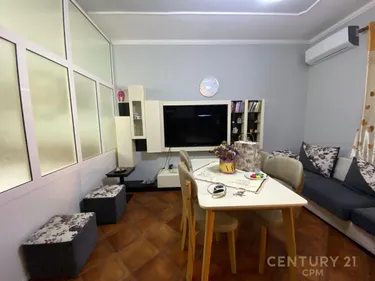 Foto e Apartment me qera Fresku, Fizika Berthamore, Tiranë