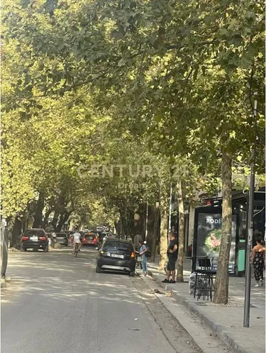 Foto e Ambient biznesi në shitje Myslym Shyri, Tiranë