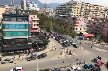 Foto e Ambient biznesi me qera 21 Dhjetori, Rruga e Kavajes, Tiranë