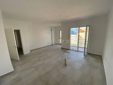 Foto e Apartment në shitje Ali Demi, Tregu i Ri Elektrik, Tiranë