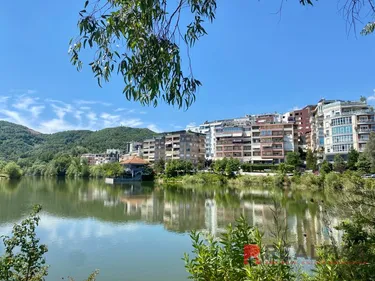 Foto e Ambient biznesi me qera Liqeni i Thate, Tiranë