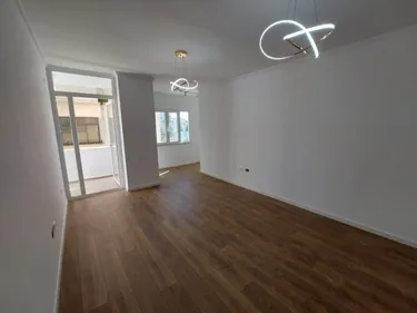 Foto e Apartment në shitje Medrese, Rruga e Dibres, Tiranë