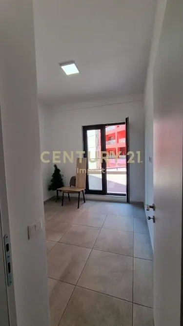 Foto e Apartment në shitje Farmacia 10, Kompleksi Arlis, Tiranë