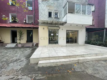 Foto e Ambient biznesi me qera prane kryqezimit NSHRAK, Bulevardi Bajram Curri, Tiranë