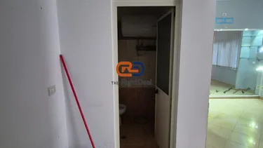 Foto e Ambient biznesi në shitje Spitali Nene Tereza - Shkolla e Bashkuar - Kinostudio - Oxhaku, Rruga Kongresi i Manastirit, Tiranë