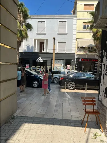 Foto e Shtëpi në shitje Bulevardi kryesor, Durrës
