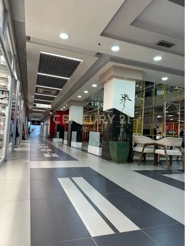 Foto e Ambient biznesi në shitje flagship center, Durrës