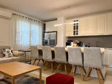 Foto e penthouse me qera Qender te Durresit, Durrës