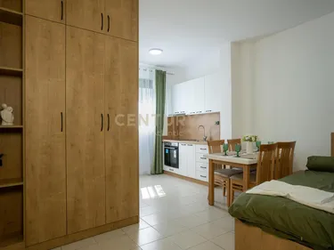 Foto e studio në shitje Plazh, Durrës