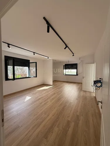 Foto e Ambient biznesi me qera Prane Muzeumit, Durrës