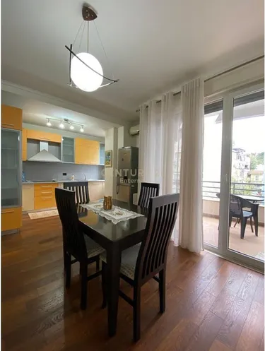 Foto e Apartment me qera Afer Liqenit Artificial, Tiranë