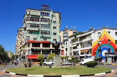 Foto e Zyrë me qera Sheshi Willson, Tiranë