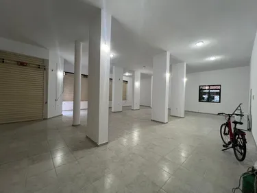 Foto e Ambient biznesi me qera Xhamlliku, Tiranë