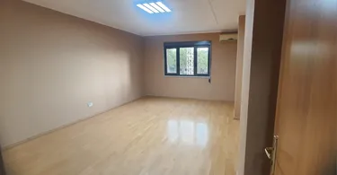 Foto e Zyrë me qera Qender, Tiranë