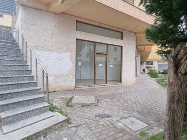 Foto e Dyqan në shitje Lagja e Katedrales / Mileniumit, Lezhe, Lezhë