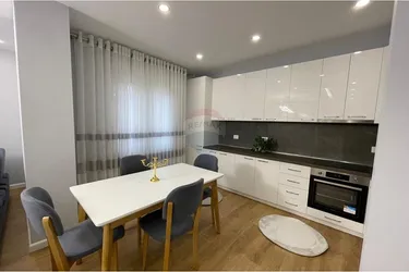 Foto e penthouse me qera Zogu Zi, Ring Center, Tiranë