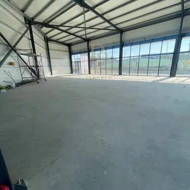 Foto e Magazin me qera Kamez, Tiranë