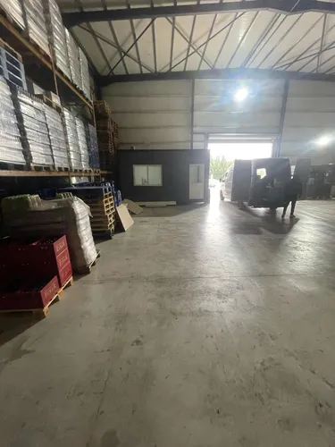 Foto e Magazin me qera Valias, Kamëz, Tiranë