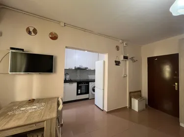 Foto e studio me qera 21 Dhjetori, Rruga Kongresi i Lushnjes, Tiranë