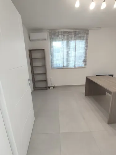Foto e Zyrë me qera Myslym Shyri, Tiranë
