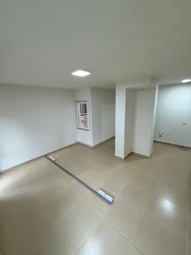 Foto e Ambient biznesi me qera Rr. e Kosovareve, Rruga e Kosovareve, Tiranë