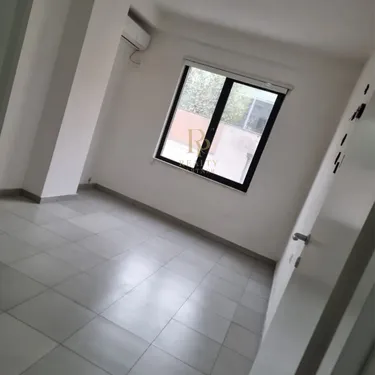 Foto e Ambient biznesi me qera Pazari i Ri, Tiranë