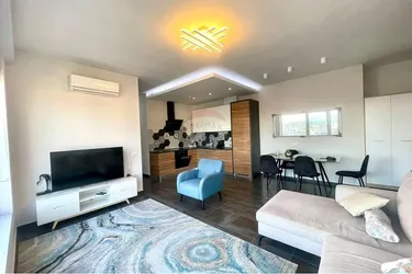 Foto e penthouse me qera Pazari Ri, Tiranë