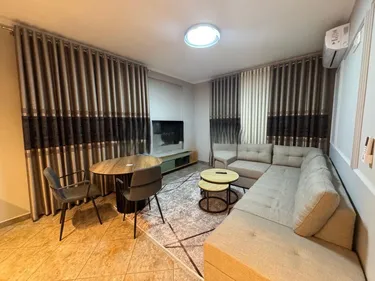 Foto e Apartment me qera Apartamenti Ndodhet Prane Restorant Deliut., Tiranë