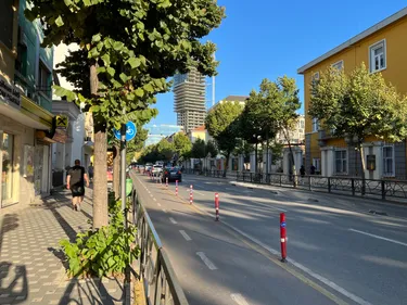 Foto e Dyqan me qera Rruga e Durresit, Tiranë