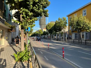Foto e Ambient biznesi me qera Rruga e Durresit, Tiranë
