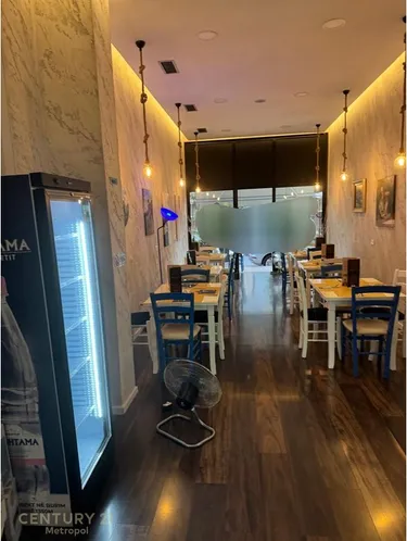 Foto e Ambient biznesi në shitje Sheshi Willson, Rrruga Sulejman Delvina, Tiranë
