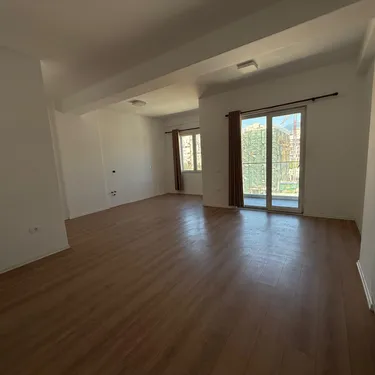Foto e Zyrë me qera Prane Square21, Rruga e Kavajes, Tiranë