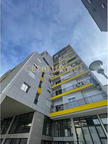 Foto e Ambient biznesi në shitje Qsut, Tiranë