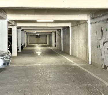 Foto e garage në shitje Rruga e Kavajes, Galeria Roma, Tiranë