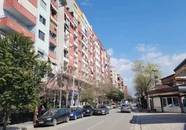 Foto e Ambient biznesi me qera Pallatet Cabej, Yzberisht, Tiranë