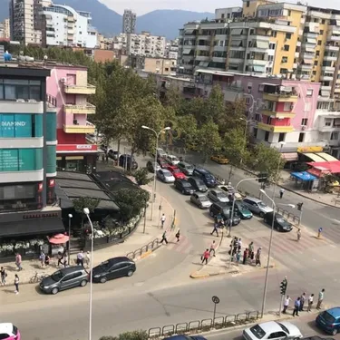 Foto e Ambient biznesi në shitje 21 Dhjetori, Tiranë