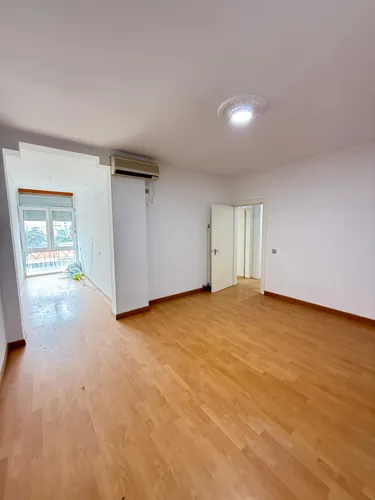 Foto e Ambient biznesi me qera Bllok, Tiranë