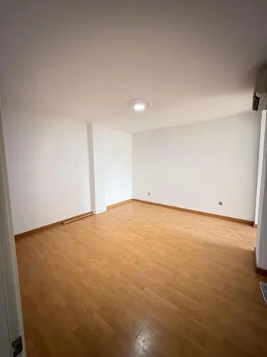 Foto e Ambient biznesi me qera Bllok, Tiranë