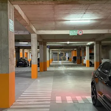 Foto e garage në shitje Square 21, Tiranë