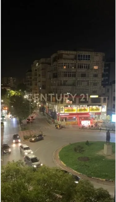 Foto e Zyrë me qera Sheshi Willson, Tiranë