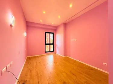 Foto e Ambient biznesi me qera Garden Building, Rruga e Kavajes, Tiranë