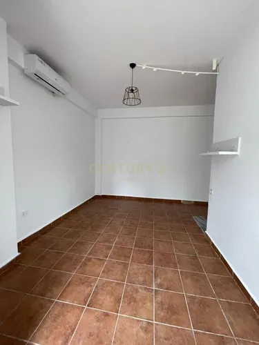 Foto e studio në shitje Golem, Durrës