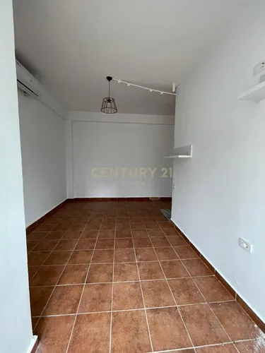Foto e studio në shitje Golem, Durrës