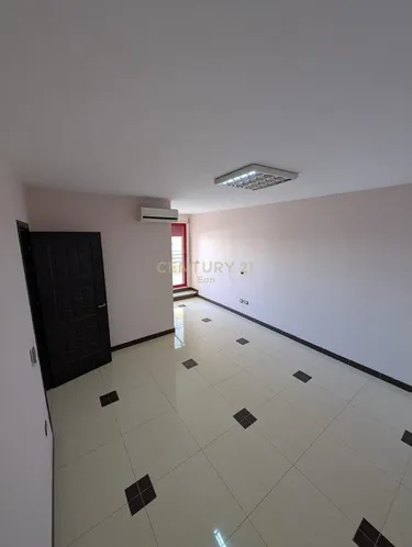 Foto e Ambient biznesi me qera Qender, Durrës